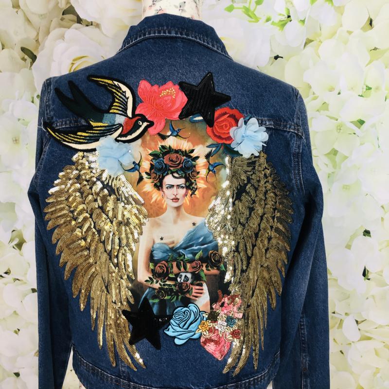 décor frida paradis sur veste en jeans inclus