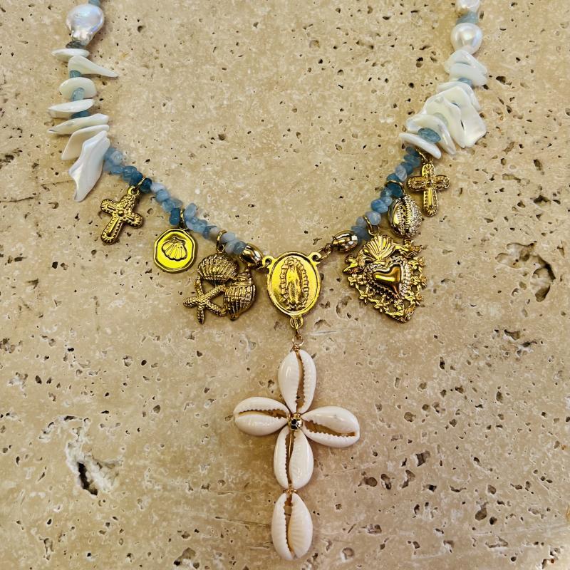 Collier “Chapelet d’Amazonite Céleste” – Bijou bohème doré et nacré