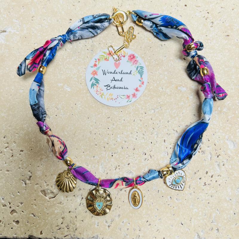 Collier summer vibes model pop 