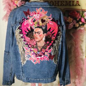 Image decor coeur de frida sur veste en jeans classique