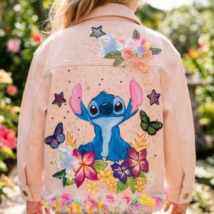 Image Veste peinte à la Main Art  “Vestes en Jean Personnalisées & Féeriques pour Enfants – Cadeaux Uniques pour Noël et Anniversaires