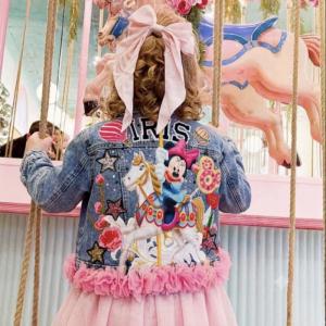 Image décor Minnie Fantaisie “Vestes en Jean Personnalisées & Féeriques pour Enfants – Cadeaux Uniques pour Noël et Anniversaires