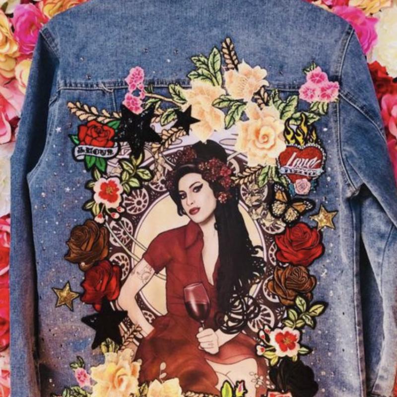 Décor Amy Wine sur veste en jeans 