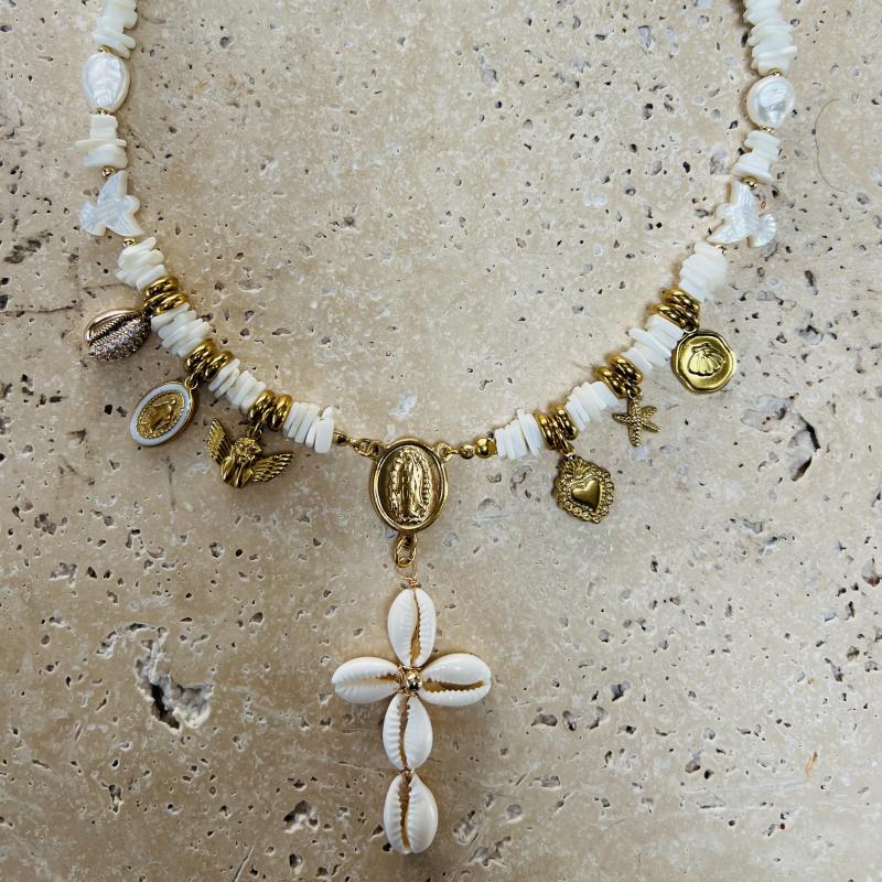 Croix de coquillages, collier
