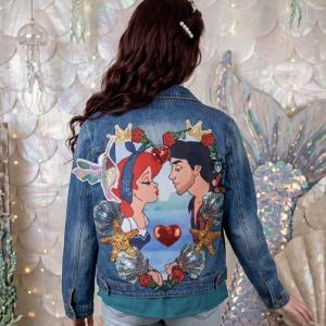 Image décor Love, Love  “Vestes en Jean Personnalisées & Féeriques pour Enfants – Cadeaux Uniques pour Noël et Anniversaires