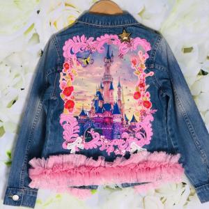 Image Décor Wonderland sur veste en jeans classic