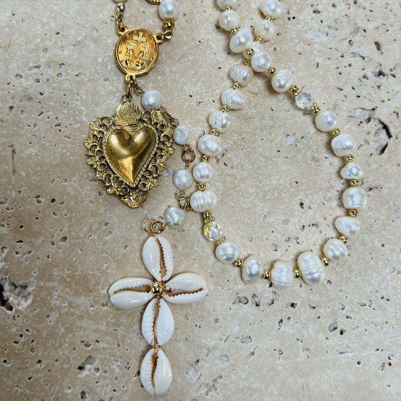  L’âme de la mer : chapelet artisanal en perles et coquillages 