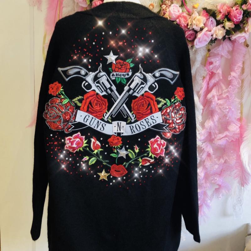 décor guns n roses sur cardigan noir